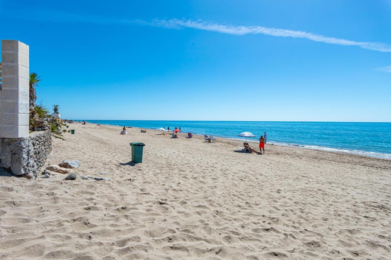 Sun & Sand Beach Apartment Марбелья Екстер'єр фото