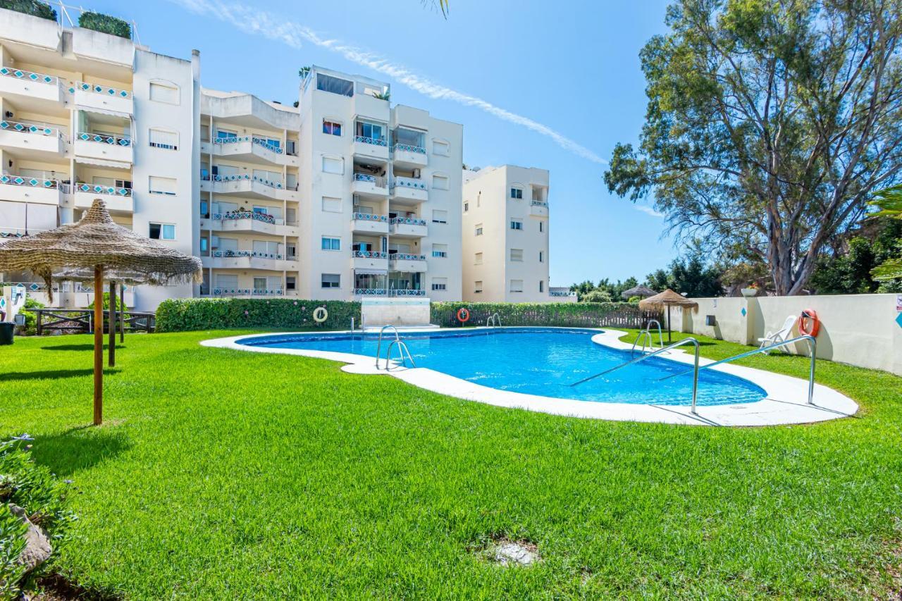Sun & Sand Beach Apartment Марбелья Екстер'єр фото