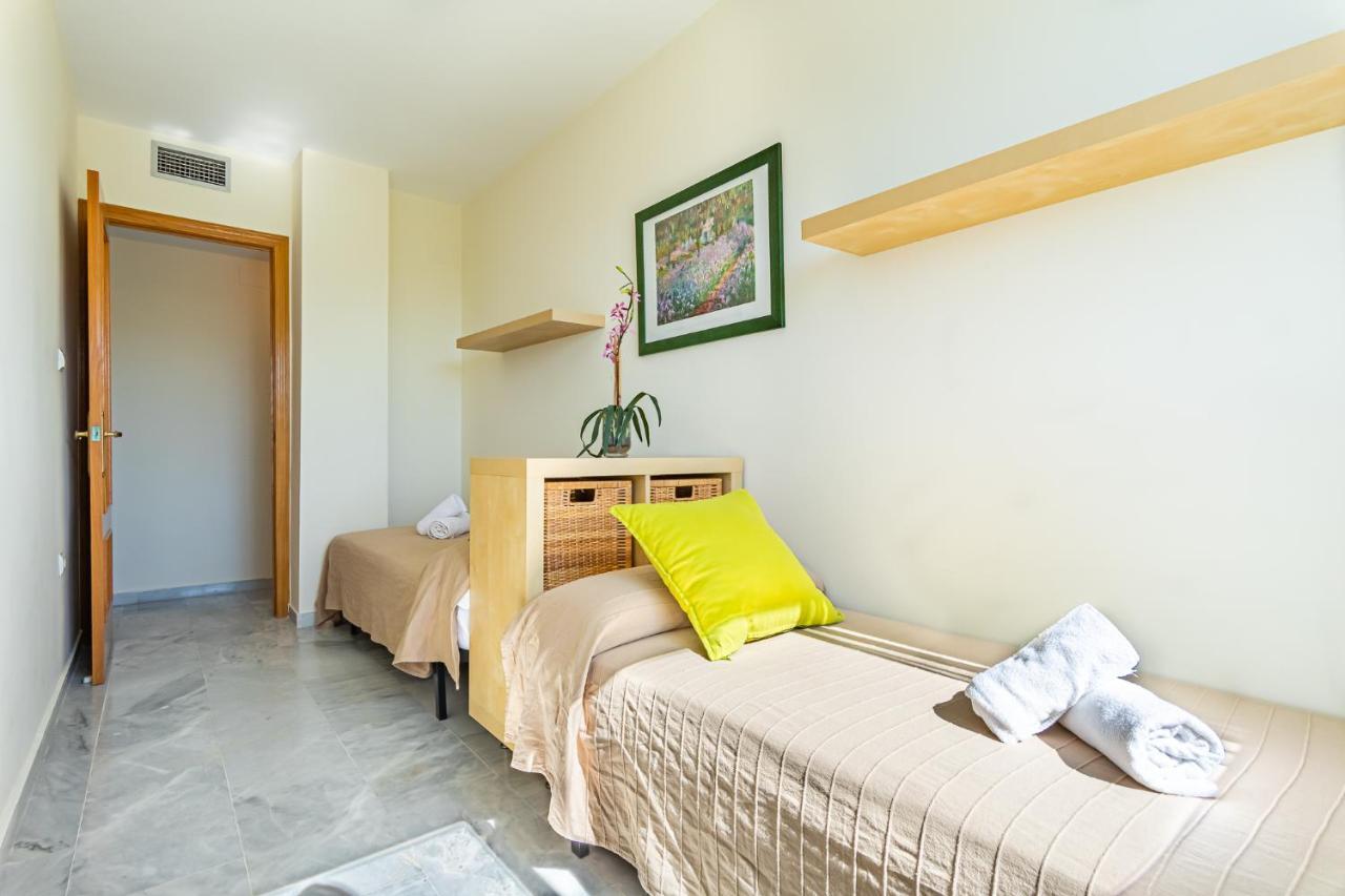 Sun & Sand Beach Apartment Марбелья Екстер'єр фото