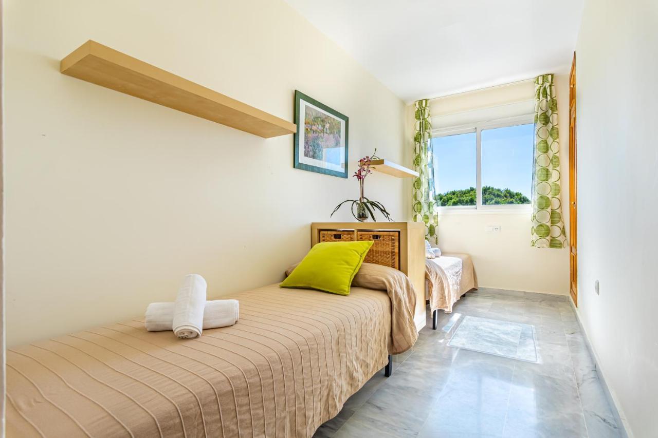 Sun & Sand Beach Apartment Марбелья Екстер'єр фото